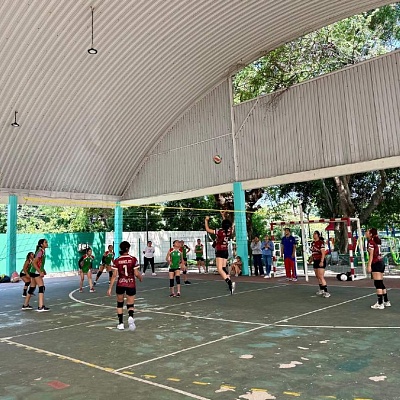 Deportistas de 11 planteles participaron en el acto inaugural.