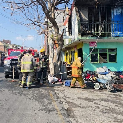 El incendio dejó cuantiosos daños materiales.