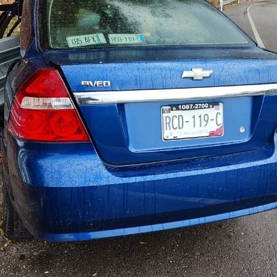 El auto Aveo color azul, con placas de Morelos, que se accidentó la tarde de ayer en el municipio de Tepoztlán.