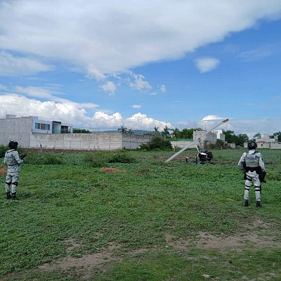 Elementos de la Guardia Nacional resguardaron la zona de la caída.