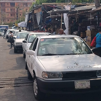 Eluden taxistas la compra de unidades