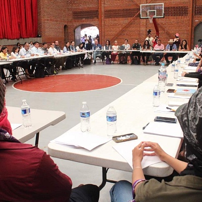 Autoridades universitarias y estudiantes sostuvieron una primera mesa de diálogo el viernes pasado, en la que se acordó la emisión y publicación del Acuerdo Institucional de Garantías de No Represalias por parte de la UAEM. 