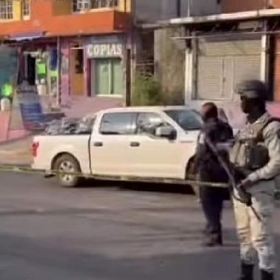 La camioneta resultó con varios disparos.