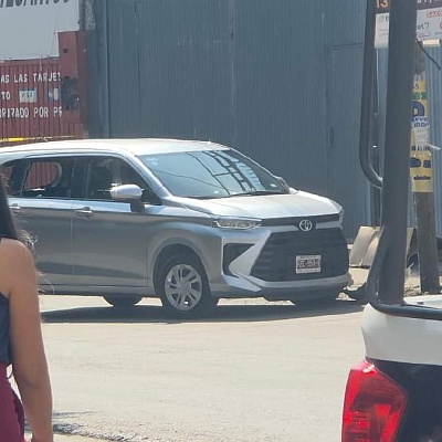 La víctima quedó sin vida en el asiento del conductor del vehículo.
