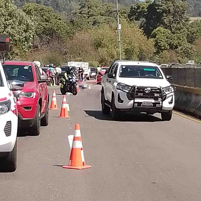  El finado quedó sin vida en medio de los carriles.
