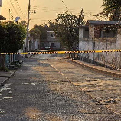 La víctima no fue encontrada por los policías en el lugar de la agresión debido a que la trasladaron a un hospital a bordo de un vehículo particular.