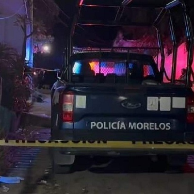 Varios policías llegaron a la escena del crimen, pero no pudieron localizar al homicida ni a su cómplice.