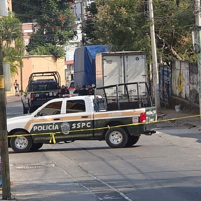 La zona fue resguardada por las autoridades para el levantamiento de indicios, entre ellos casquillos percutidos.