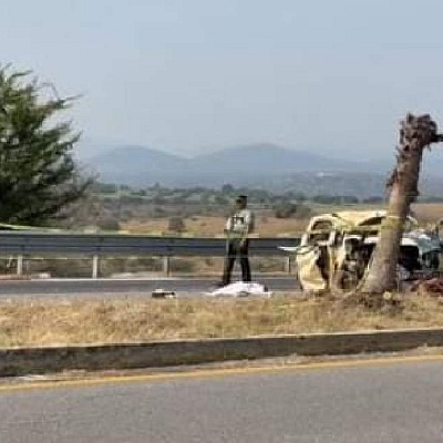 El automóvil terminó prácticamente inservible.