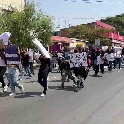 Estudiantes de la EES Cuautla se movilizan para exigir seguridad al Ayuntamiento