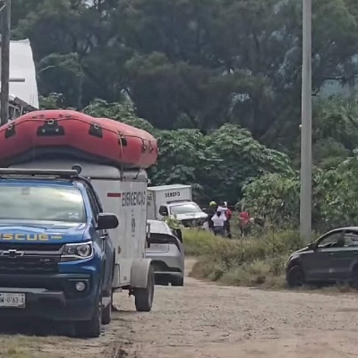  El cuerpo de la joven fue trasladado a la morgue a bordo de una unidad del Semefo.
