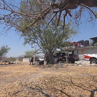Al sitio del hallazgo llegaron paramédicos, pero la víctima ya había perdido la vida.