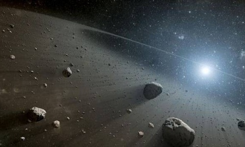 Ilustración de un disco de escombros en torno a una enana blanca.