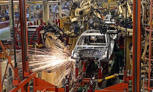 Fabricantes extranjeros de automóviles se esfuerzan por alcanzar la 