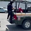 Uno de los hombres fue arrestado por grabar los actos de los uniformados.