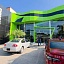  Los rompieron cristales para ingresar a la agencia.
