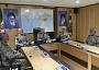 En esta imagen publicada el lunes 23 de junio de 2025 por el servicio de prensa del Ejército iraní, el comandante en jefe, el general Amir Hatami, en el centro, acompañado de oficiales de alto rango, habla en una videollamada con comandantes del ejército en el cuartel general de Zolfaghar, Irán.