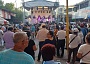 Cientos de personas disfrutaron del baile organizado por los comerciantes.