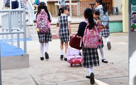 SEP presenta calendario escolar 2025-2026 con más vacaciones