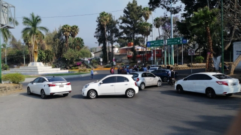 Se manifiestan conductores por aplicación; realizaron bloqueos en Cuernavaca
