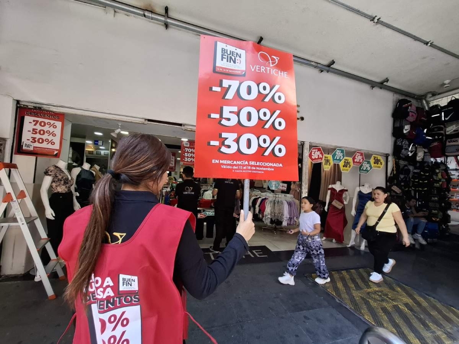 Un buen número de consumidores en Morelos acudió a los diferentes establecimientos atraídos por las ofertas y promociones. 