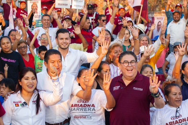 Habitantes del municipio de Emiliano Zapata reciben a Víctor Mercado