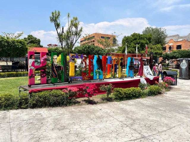 Instalan letras monumentales en patios del Tren Esc&eacute;nico de Cuautla 
