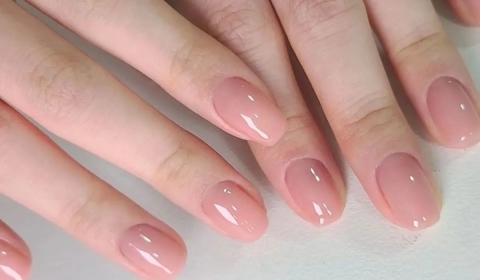 5 Diseños de Uñas Naturales para la Primavera-Verano 2025