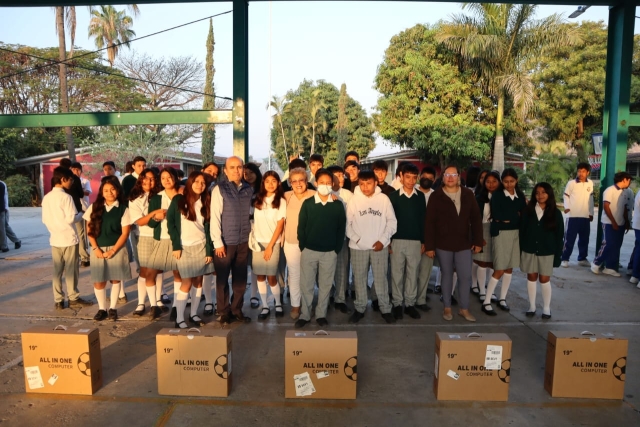 Impulsa diputada Ruth Rodr&iacute;guez fortalecimiento tecnol&oacute;gico en planteles educativos de Ayala y Tlaltizap&aacute;n