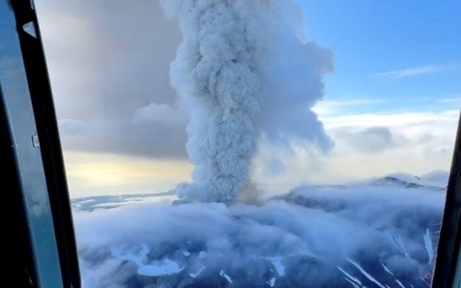 Volcán Krasheninnikov en Kamchatka entra en erupción tras 400 años inactivo