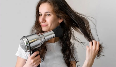¿Aire caliente o frío? Claves para usar bien tu secador y cuidar tu pelo