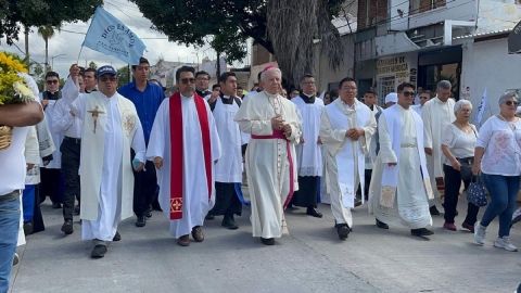 La caminata convocó a familias de varios municipios del estado en un clamor por la paz. 