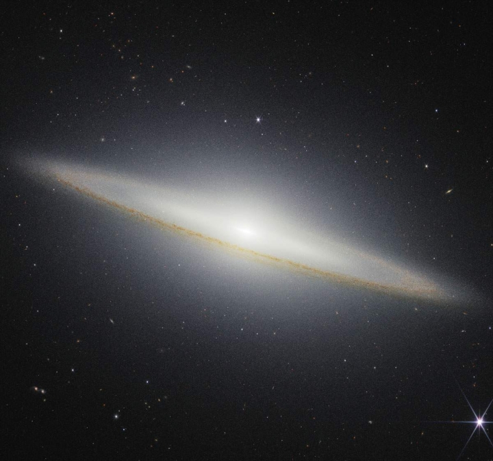 James Webb obtiene nueva imagen de la galaxia del Sombrero