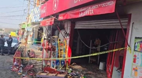 La tienda resultó con diversos daños.