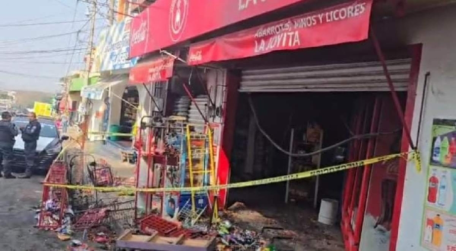 La tienda resultó con diversos daños.
