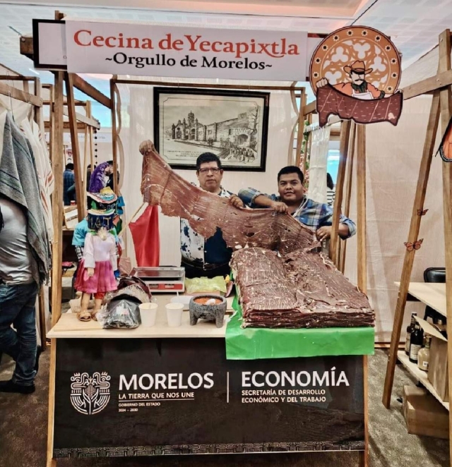 Yecapixtla se presentó a la bienal con su tradicional cecina.