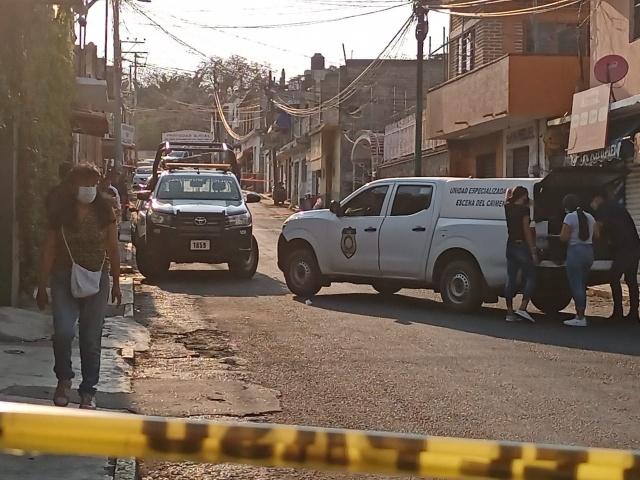 Lesionan a tiros a empleado de taquería en Acapantzingo