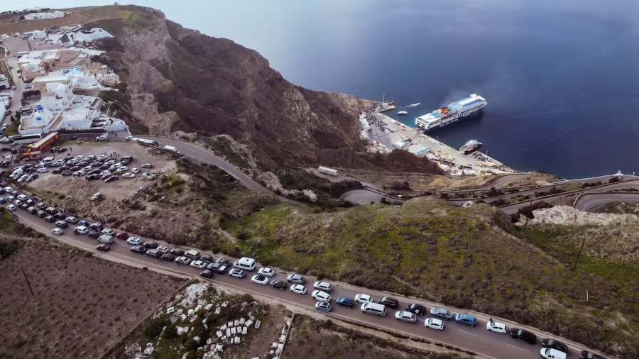 Santorini en alerta por serie de terremotos, refuerzan planes de emergencia