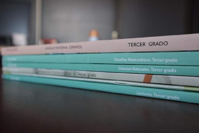 Se realizan asambleas de análisis para el diseño de los libros de texto gratuitos en diferentes regiones del país, externó la SEP. 