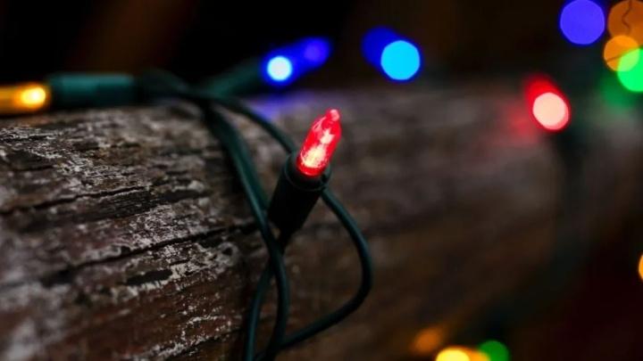 ¿No prenden? Cómo arreglar una serie de luces navideñas fácilmente