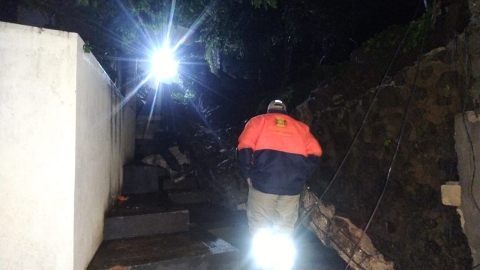 Atienden Bomberos y PC Cuernavaca afectaciones diversas tras lluvias de la madrugada