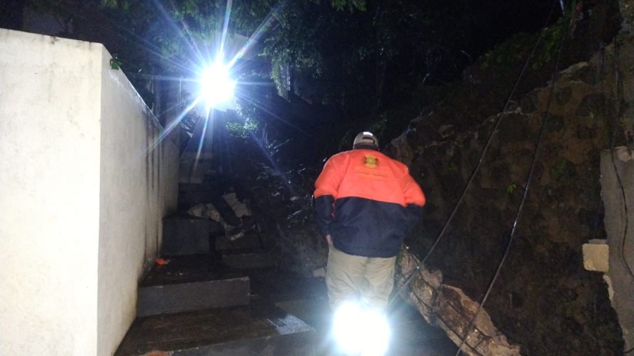 Atienden Bomberos y PC Cuernavaca afectaciones diversas tras lluvias de la madrugada