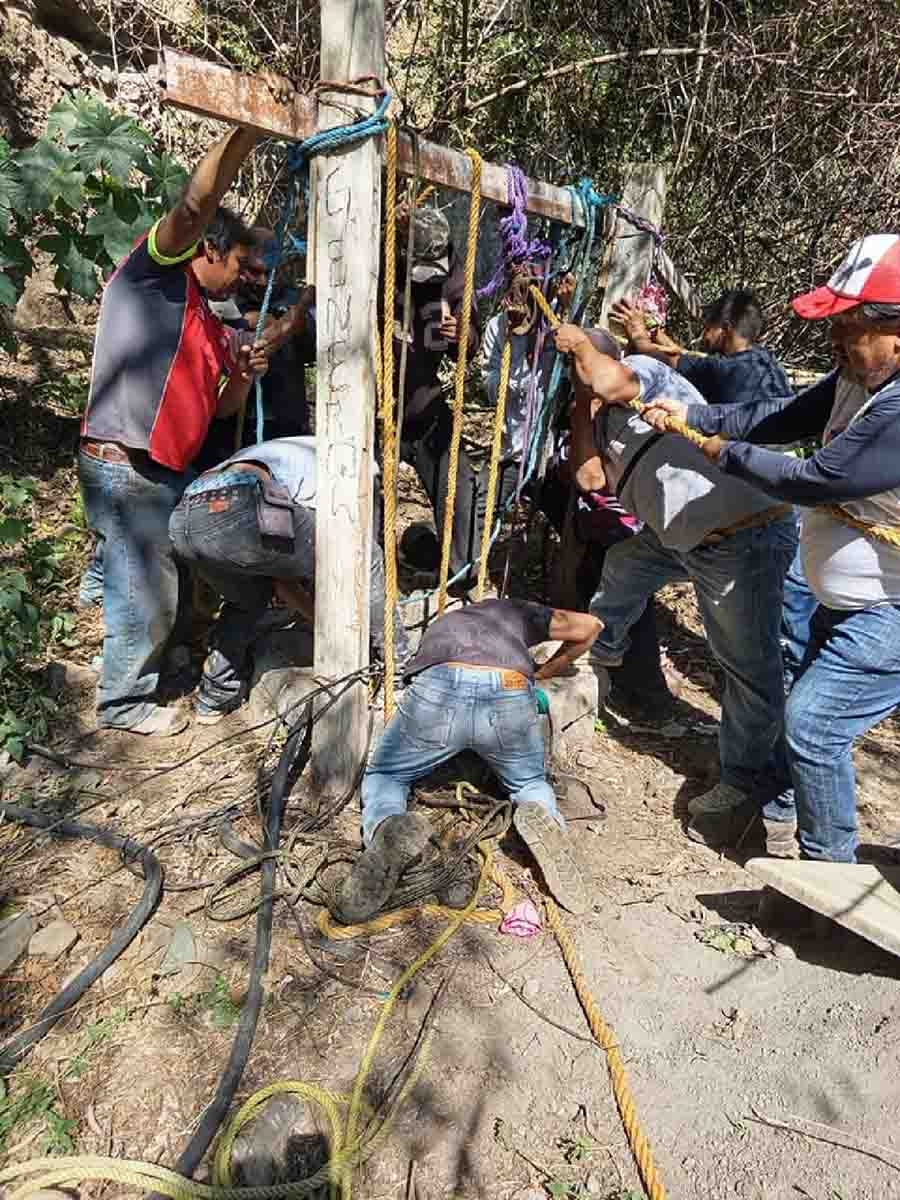 Rescatan a adulto mayor que cayó a un pozo en Ocuituco