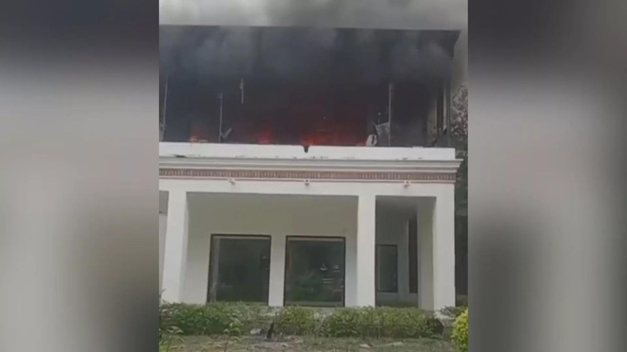 Vinculan a proceso a joven que incendió casa de El Bronco en Nuevo León