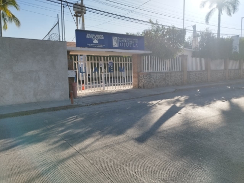 Cerrada, Escuela de Estudios Superiores de la UAEM en Jojutla; poca actividad en calles del centro