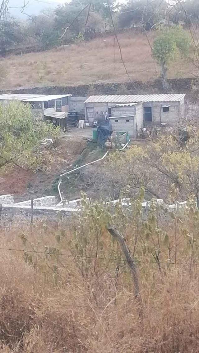 Imágenes de la comunidad de Coatepec que muestran como los drenajes desembocan en la barranca desde la que llega el agua a Xochicalco.