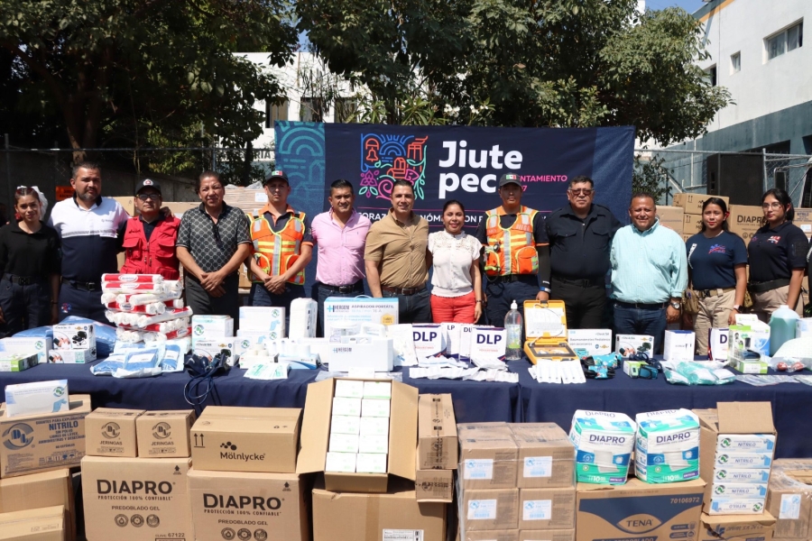 Entrega Eder Rodríguez Casillas material de trabajo a Unidad de Rescate