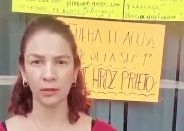 Protestan maestras de secundaria 13 de Cuernavaca en IEBEM; demandan la salida de director del plantel