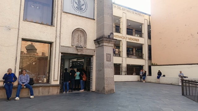 Suspendieron trabajadores actividades en juzgados familiares por 40 minutos, ante retraso en pago de aguinaldo