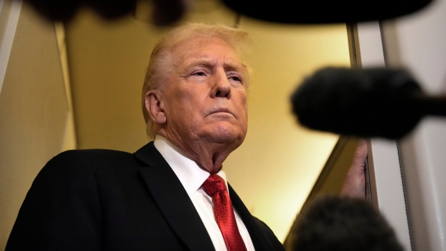 Trump señala a Petro como &#039;líder del narcotráfico&#039; y suspende ayuda a Colombia